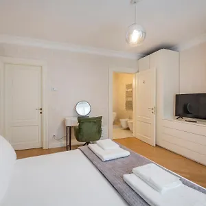 https://milan-royal-suites-centro-brera.italymilanhotels.net